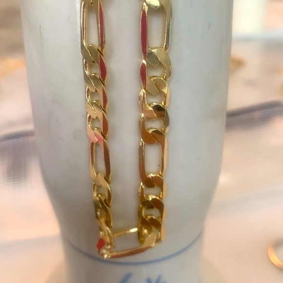 NEW 18k Gold Plated Figaro Necklace 18” Long GIFT - Picture 4 of 11